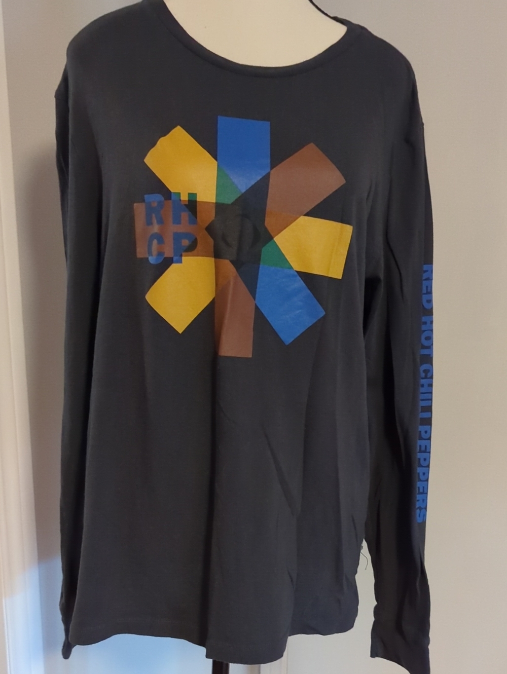 Old Navy Red Hot Chili Peppers Branded Shirt Size Medium